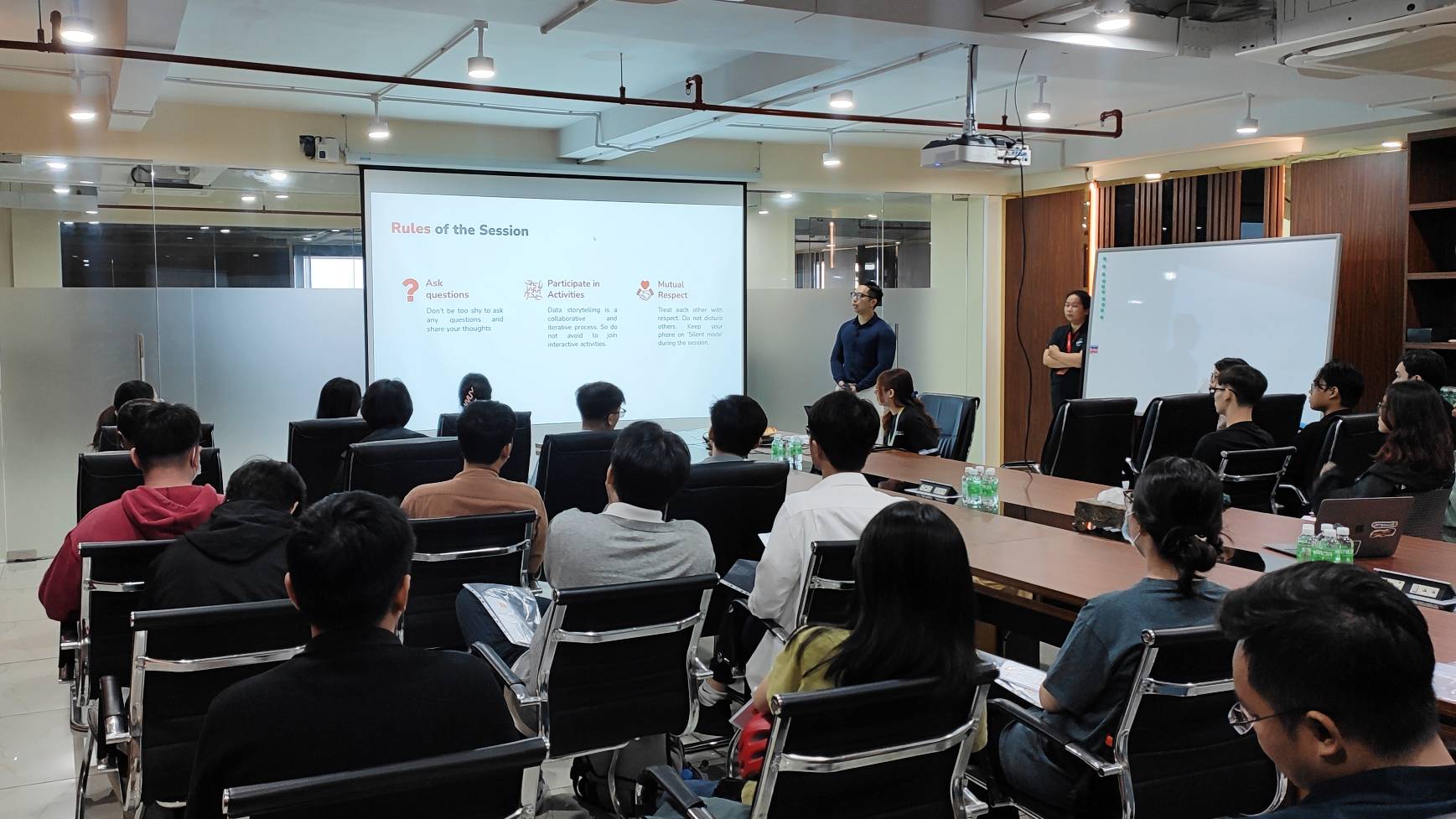 Buổi học phát triển AI tại phòng học